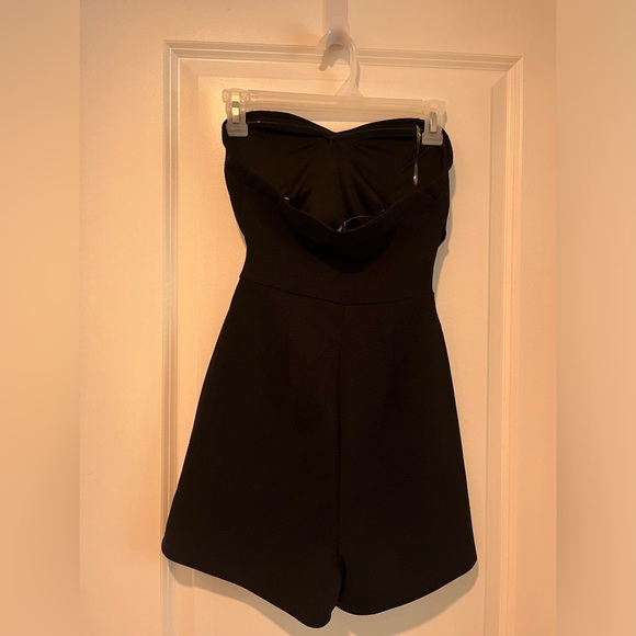 Black fitted romper with cut out - Picture 2 of 3